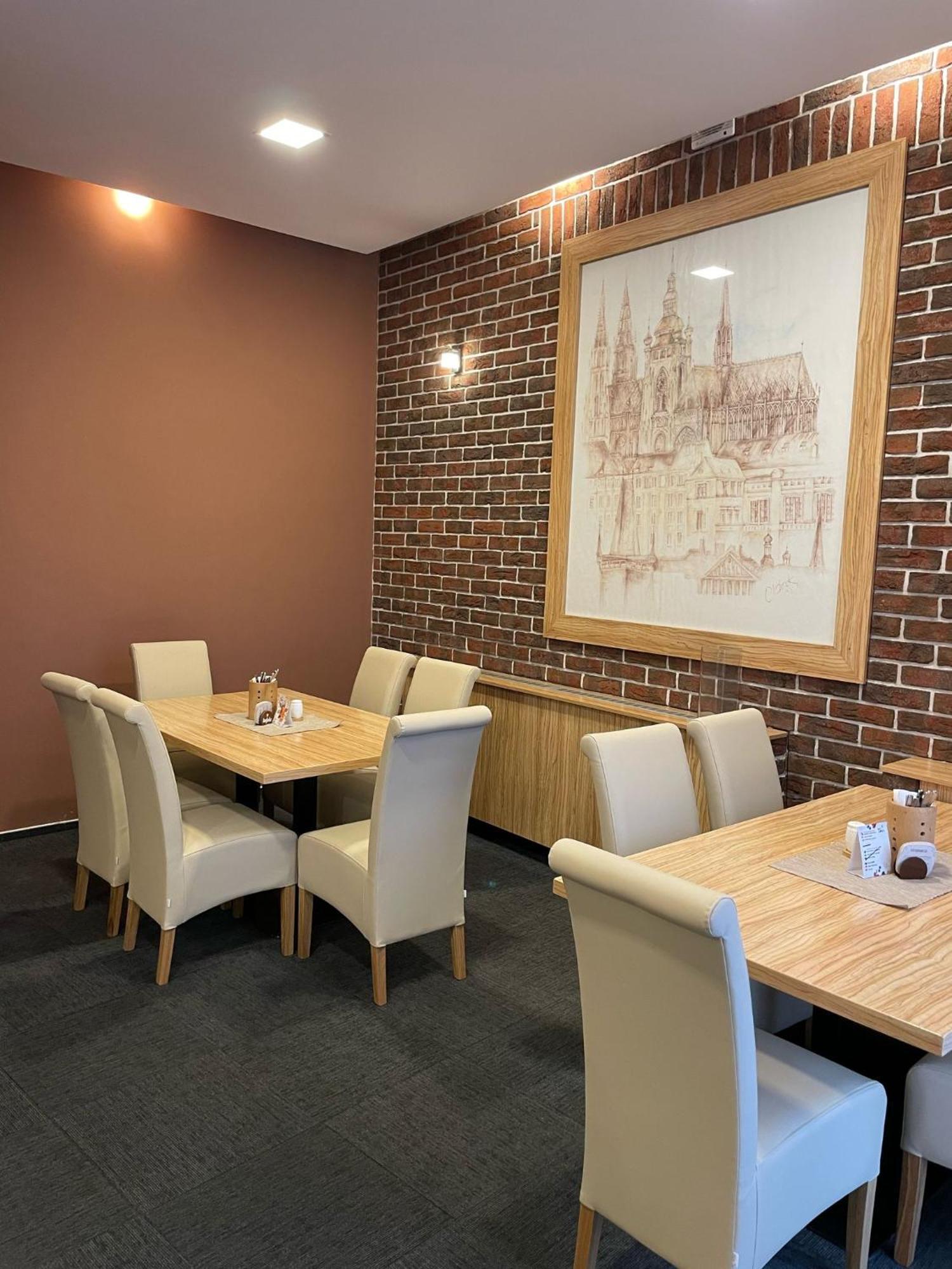 Hotel U Mesta Prahy Náchod Esterno foto