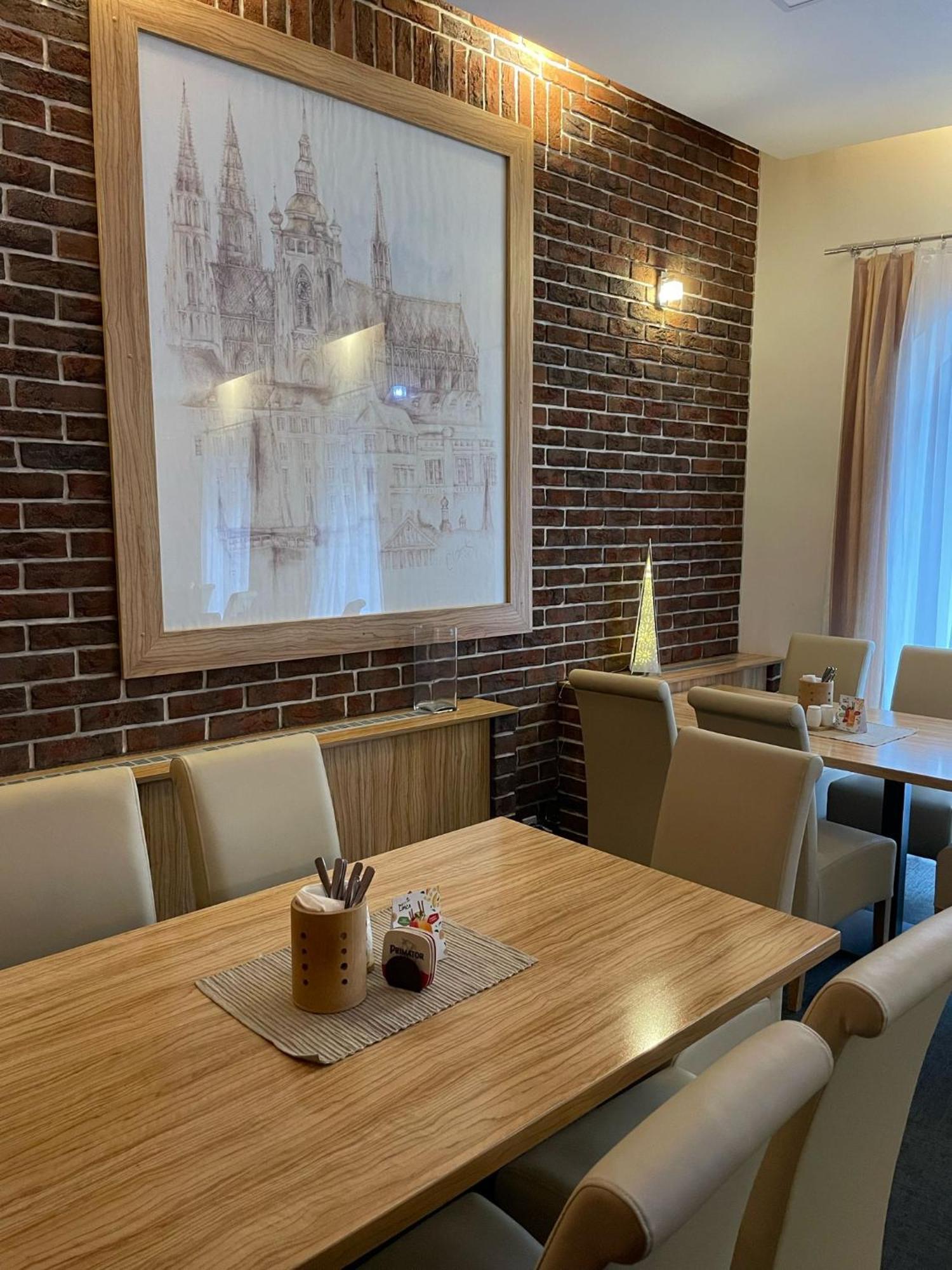 Hotel U Mesta Prahy Náchod Esterno foto